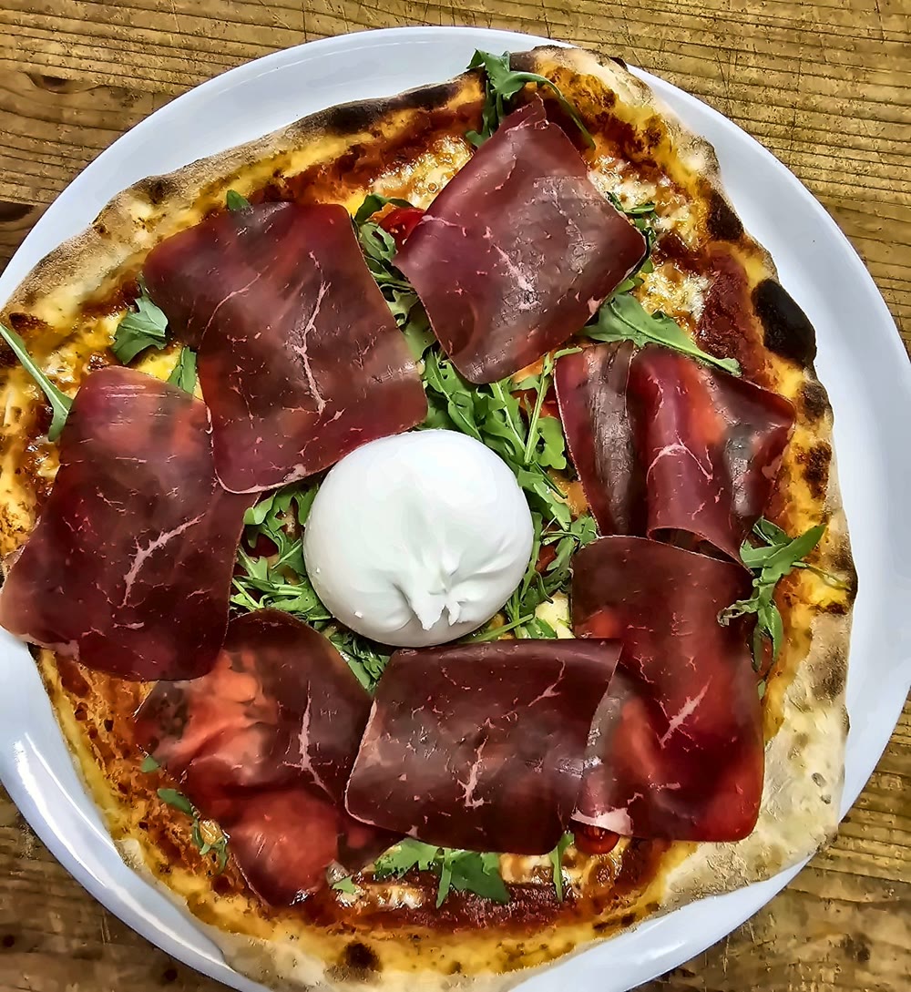 Pizza burrata et viande séchée de la Pizzeria Le Milord